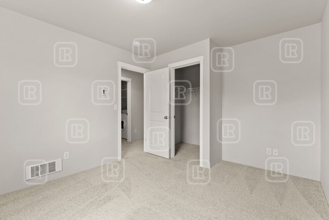 Building Photo - 1840 N Willamette Rd