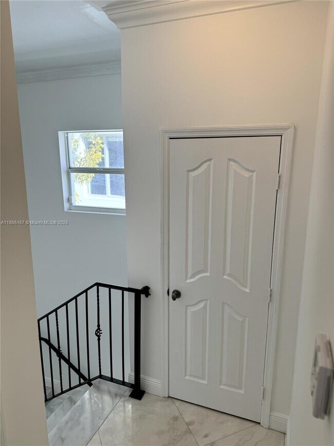 Building Photo - 3375 Percival Ave