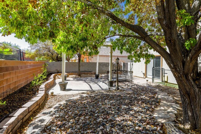 Building Photo - 3 Bedroom Single Story Northwest Vegas Home