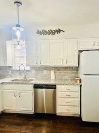 Building Photo - Room in House on E Mona Ave