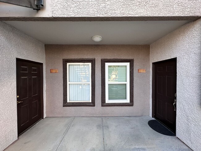 Building Photo - UPGRADED LUXURY 2BED 2 BATH CONDO IN GATED...