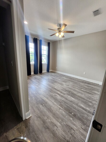 Building Photo - 4114 N Nebraska Ave