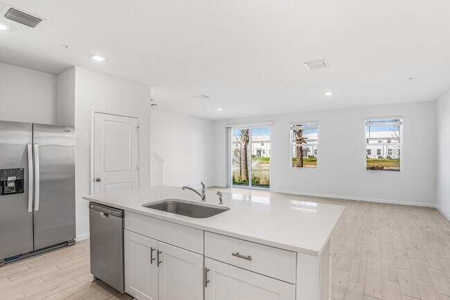 Building Photo - 587 Salisbury Cir