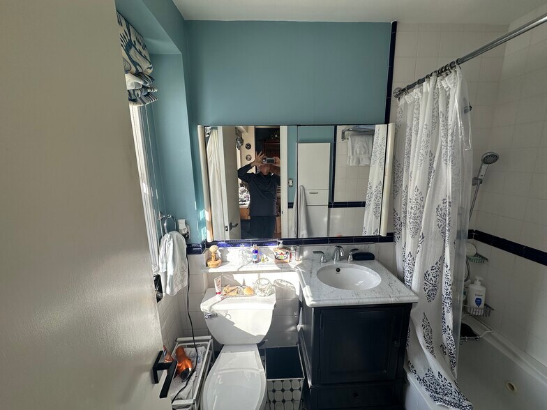 Primary bathroom - 300 E 40th St