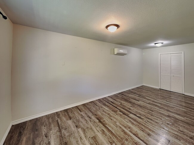 Building Photo - Private Back Unit Living with a Touch of Country Charm!