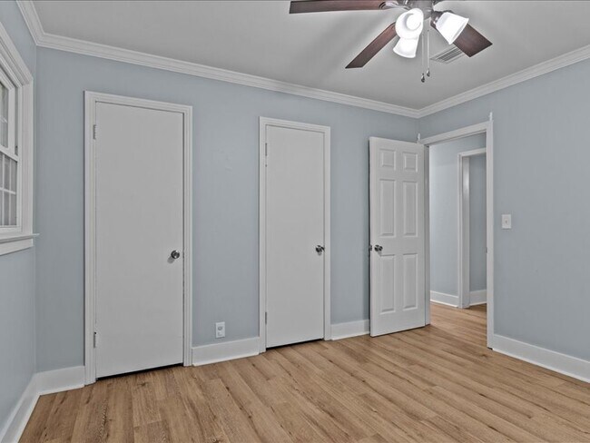 Building Photo - 302 Cedar Dr