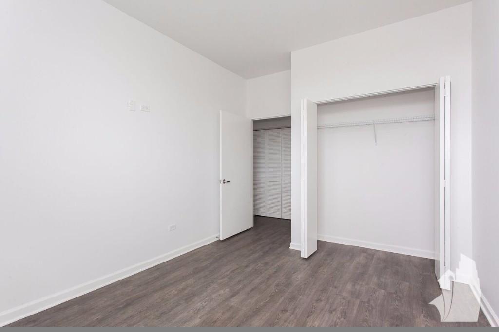 Building Photo - 930 W Dakin St
