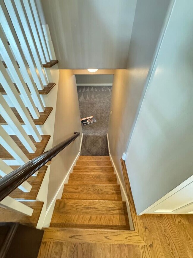 Building Photo - 4 bed 2 bath 2 car garage. Dog Friendly