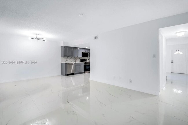 Building Photo - 22 Canterbury Ln