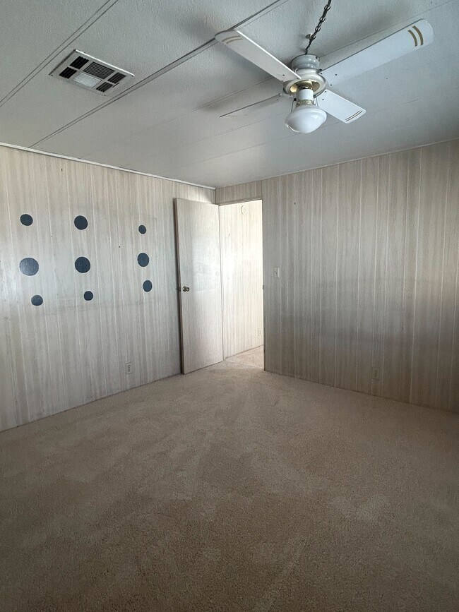 Building Photo - 3601 E Wyoming Ave