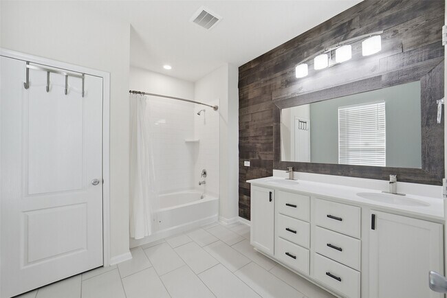 Building Photo - 8123 Cheyenne Hills Trail