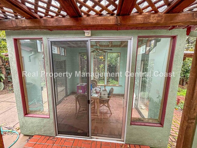 Building Photo - AVAILABLE JUNE - 4 Bed / 2 Bath Home locat...