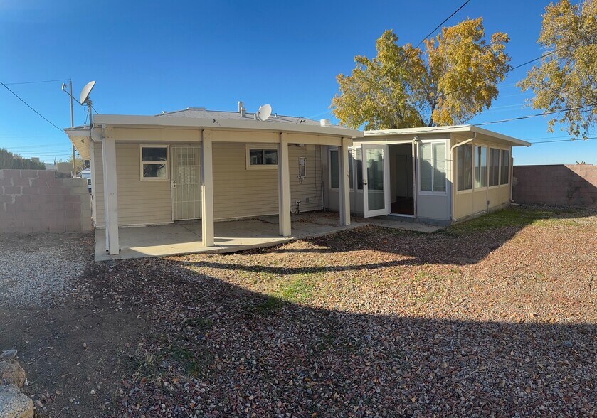 Building Photo - 38756 Landon Ave