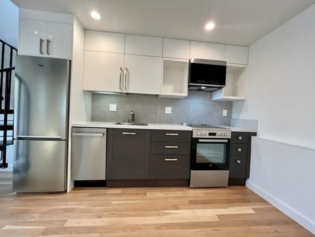 Building Photo - Recently Constructed, Fully Detached, Garden Unit, Utilities Included**Open House**