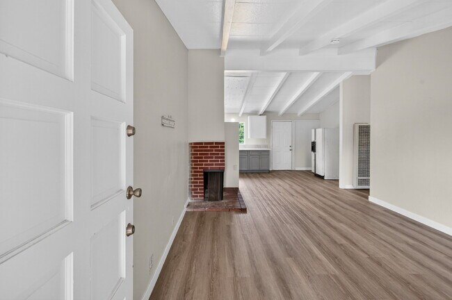 Building Photo - Charming 3-Bed Gem in Sacramento