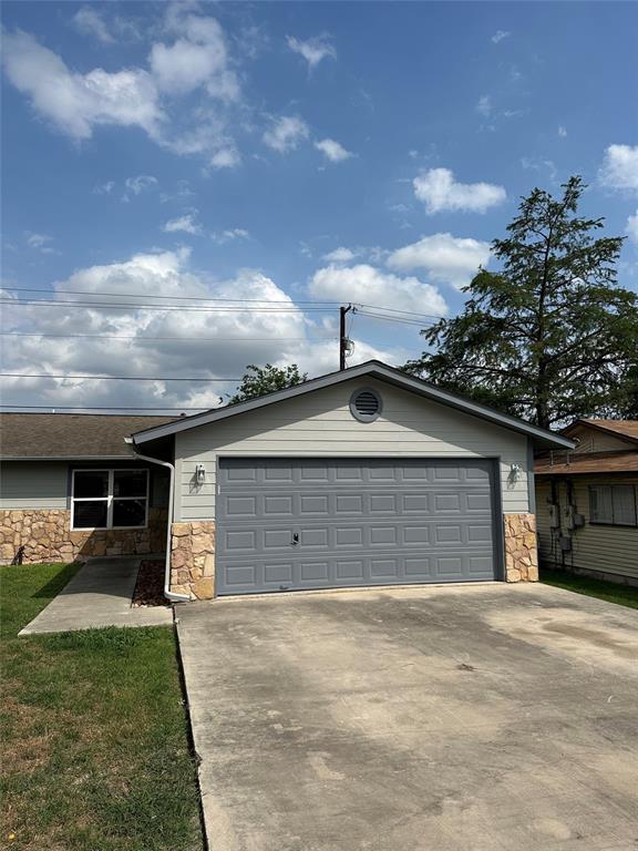 Primary Photo - 2743 Maple Tree Rd