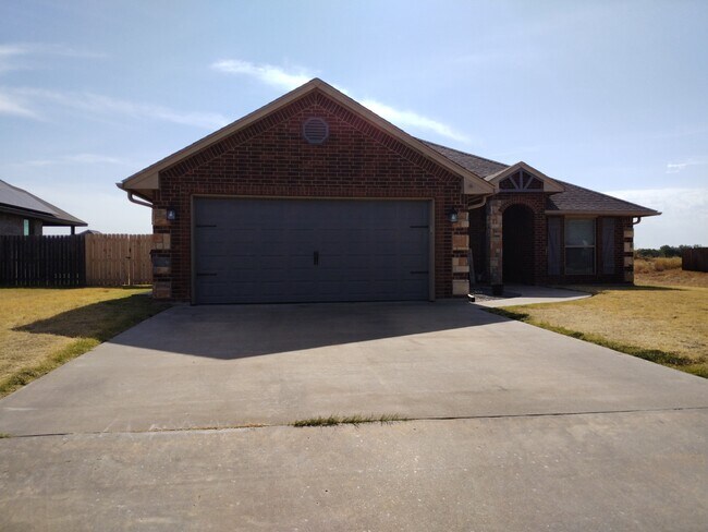 Building Photo - 401 Northeast Mountain Meadow Drive