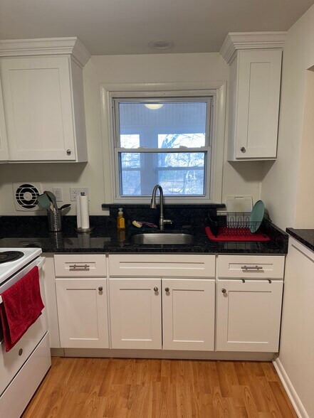 Building Photo - 1 Beverly Ln