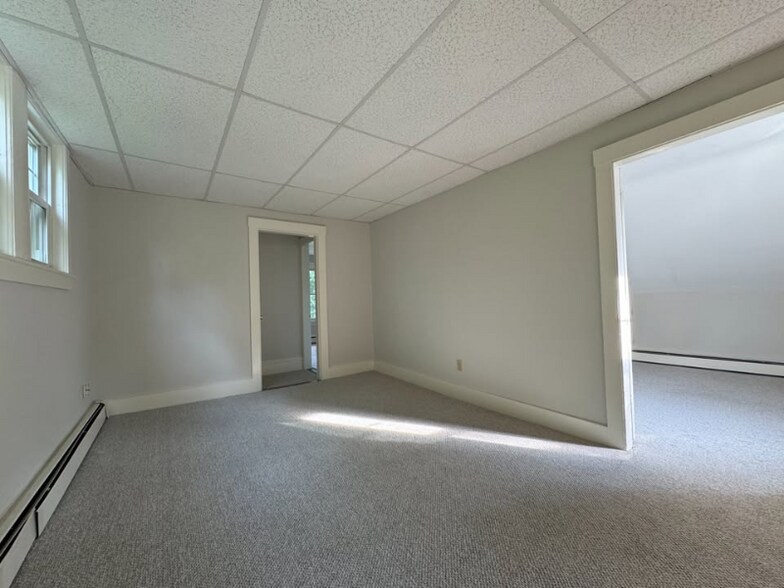 Building Photo - 121 E Main St