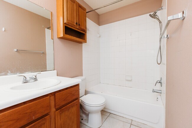 Building Photo - **1 Story 3 Bedroom 2 Bath Home in Hutto, TX