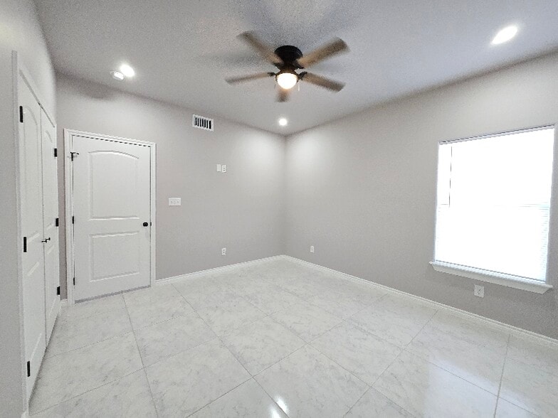 Building Photo - 2777 Chavarria St