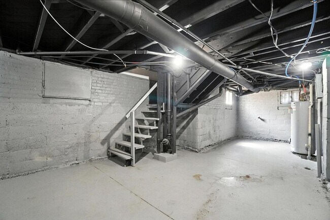 Building Photo - 887-889-889 E Livingston Ave