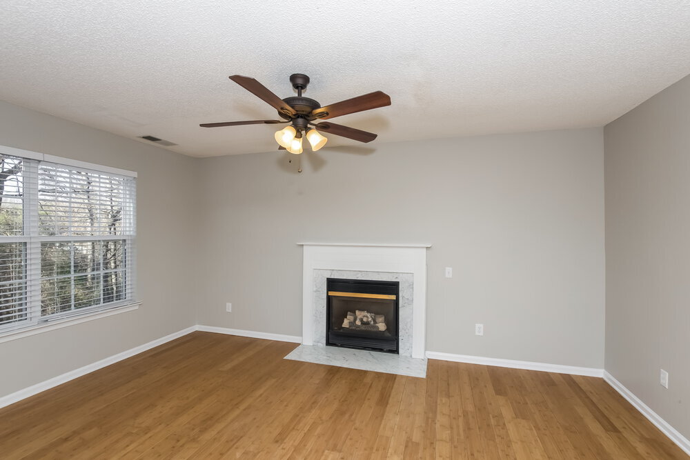 Building Photo - 925 Treasure Pl SW