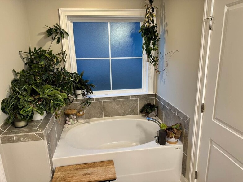 Building Photo - 120 Herman Dr