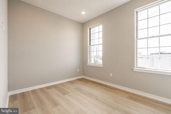 Building Photo - 713 S Mildred St