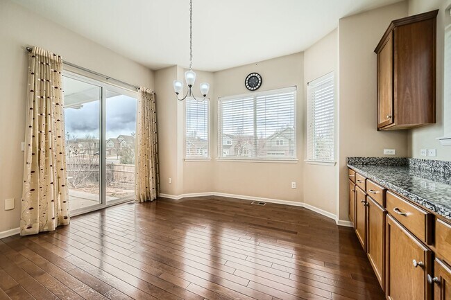 Building Photo - 4 Bed/4Bath Ranch-style home in the sought-after Meadow Mountain Villas community of southwest Lo...