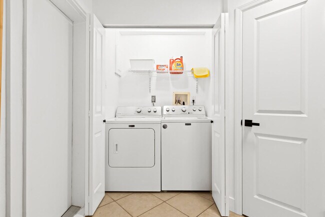 Building Photo - 1311 Cypress Ave