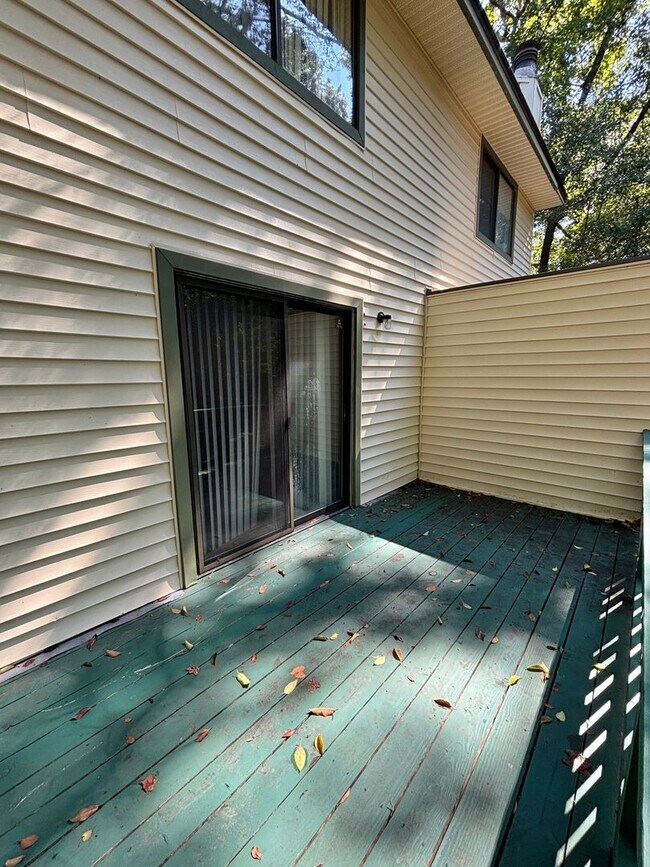 Building Photo - 121 Locke St