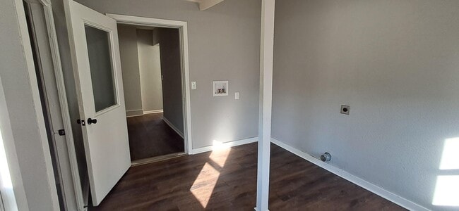 Building Photo - 2418 Jules St