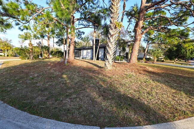 Building Photo - 5667 Creekwood Dr