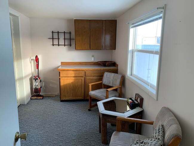 Building Photo - Great 4 bed 2 bath Mobile