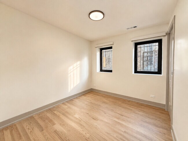 Building Photo - 1337 W Estes Ave