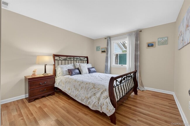 Building Photo - 22 Blossom Hill Dr