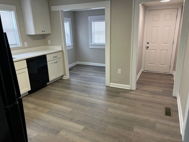 Building Photo - 4031 Sheraton St