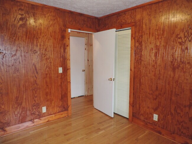 Building Photo - 3/1.5 in Vilas; Easy Access and Close to Boone!