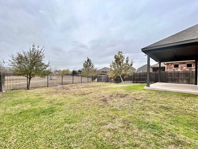 Building Photo - Bright & Beautiful 4 Bed, 3.5 Bath Home with Room for Everyone