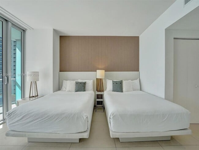 Building Photo - 4111 S Ocean Dr