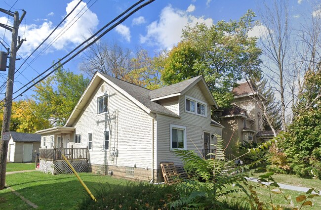Primary Photo - 113 Ballard St