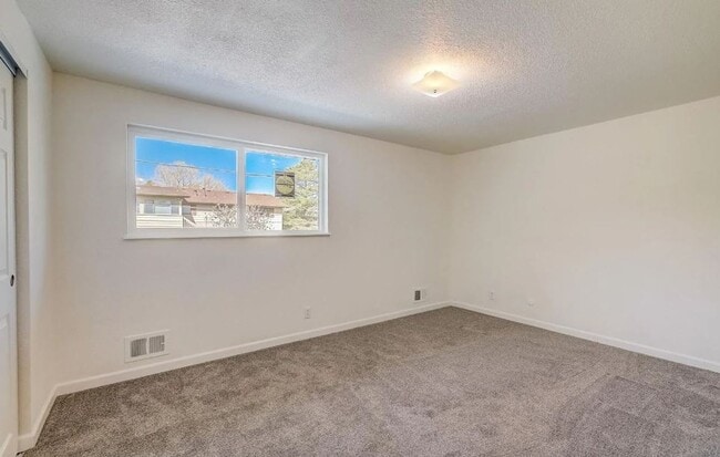 Building Photo - Newly Remodeled Home with Spacious Driveway!