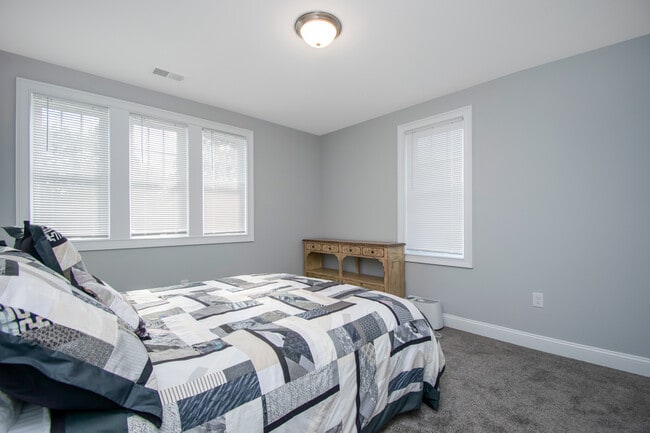 Building Photo - 3 Arlington Rd