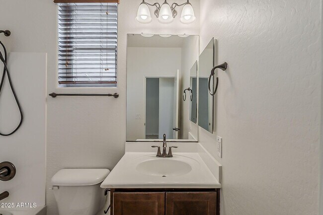 Building Photo - 2008 E Stacey Rd