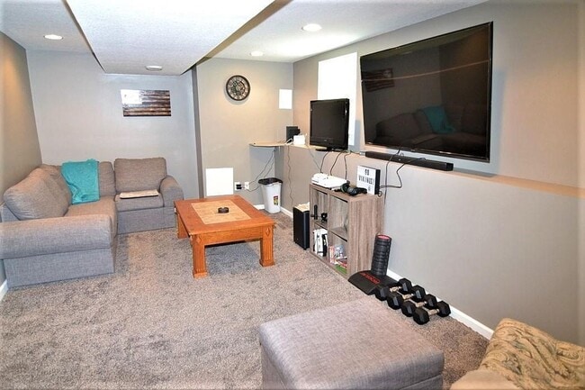 Building Photo - Well-Located Home in Robbinsdale