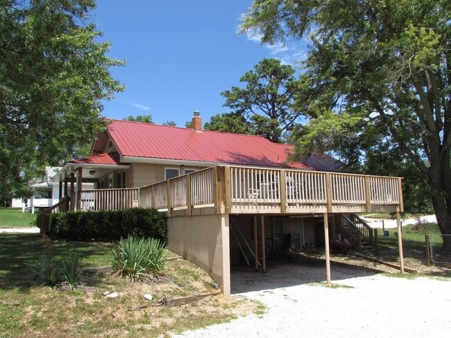 Building Photo - 110 N Walnut St