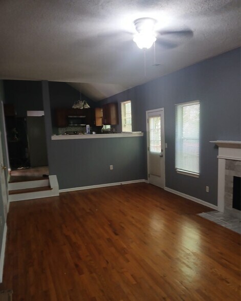Building Photo - 4479 White Rd