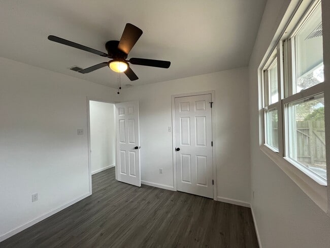 Building Photo - Award Winning Flour Bluff School District!!