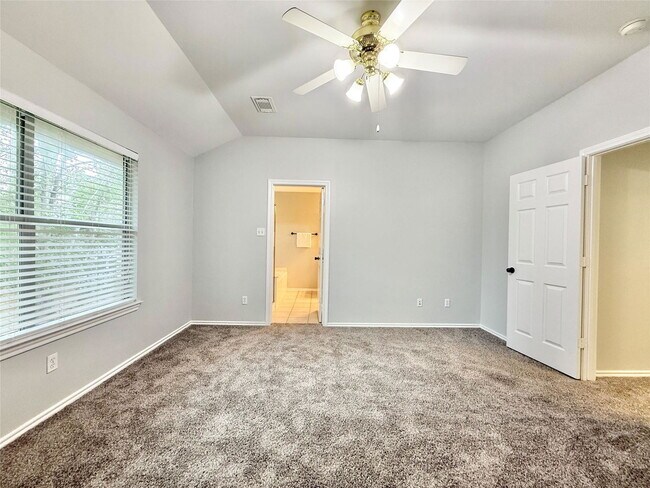 Building Photo - 23 Blue Creek Pl